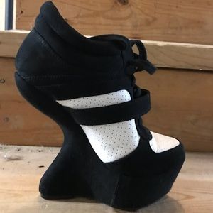 Black and white wedges